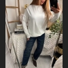 Luźny sweter w kolorze śmietanowym z dekoltem w łódkę